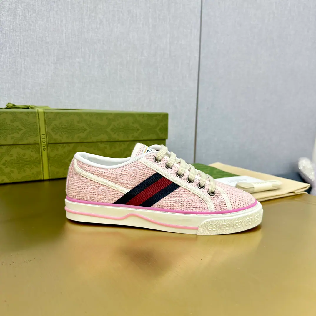 Plant price: Top Version Women/Men GUCCI Guch.2026The latest classic.1977You're a low-life guy.GShoe., Original purchase, 1: 1Development, Original set, process. Size: 35-45/45I'll make sure I don't change it., Advance.. ……New package……