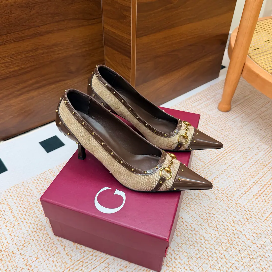 2026S Spring and summer.GucciNew stunned, high-head heels. The shoes are the most classic.Logo, The suction is behind the pressure., I'd better wear two pairs of shoes and wear pants.👖And dress.👗There's no harm in getting in and out of any place.🩵High-quality cortex kittens and silver bright spots are more than comparable to the impact of visual shocks., Elegance and knowledge blend., A pair of shoes meets the demands of the fairies., The most beautiful of all.🩶 Shoe.: Velvet./Layout Otsumi!: That's a big one. He's tall.: 7.5cm Codes: 35-41（40, 41, 42Custom）