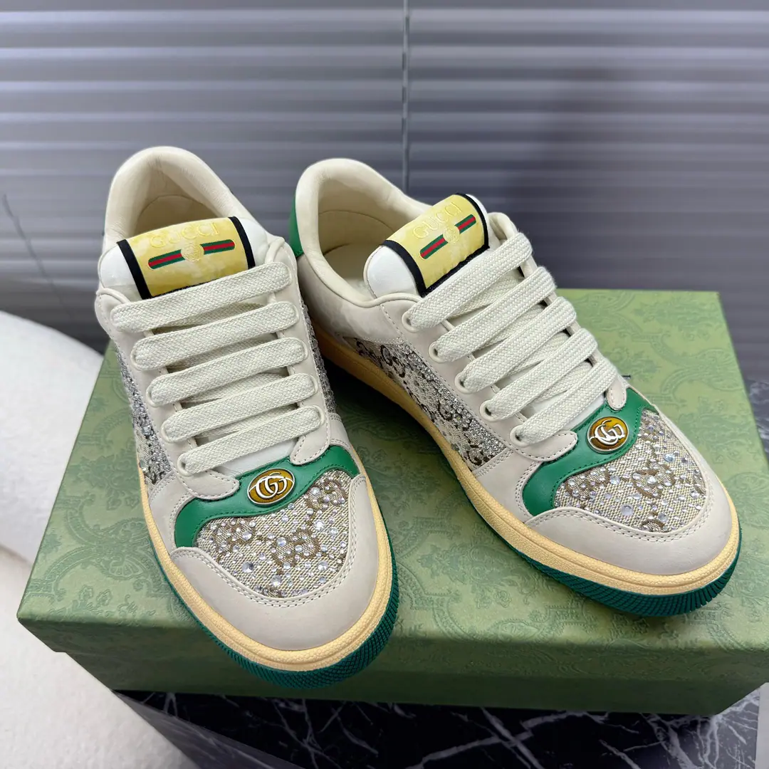 Gucci~~The latest couple's water-drive sneakers.. Leisure shoes.. Little dirty shoes.~~ ZPDevelop plain version. Metal binaryGCrystal cylinder. bling blingThe drill is hot.~~ Original syrup of the pastry of the cattle., The old flower cloth is burning the drill., It's the original cow skin., The foot-stamping emulsion., OriginalTPUOtsumi!(Lower width, Upper Narrow) 35—40/39—45Positive
