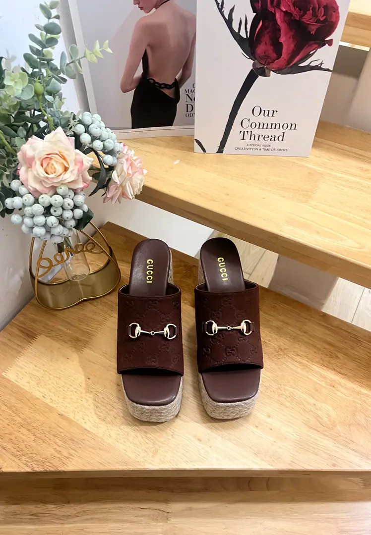 ⚡️⚡️26ss- Morning.Gucci🗽🗽Guch, we're gonna make a lot of dirt and sandals for your summer costume.. ·Shoe.: Fly. ·Liner: Leather. ·Shoes under the sole.: Leather inside., Rubber soles ·- Toes round your head. ·Production in Spain ·Normal size. ·A little bit. ·International Standard Scalories ·Waterproofing stations10cm ·Codes: 36-41