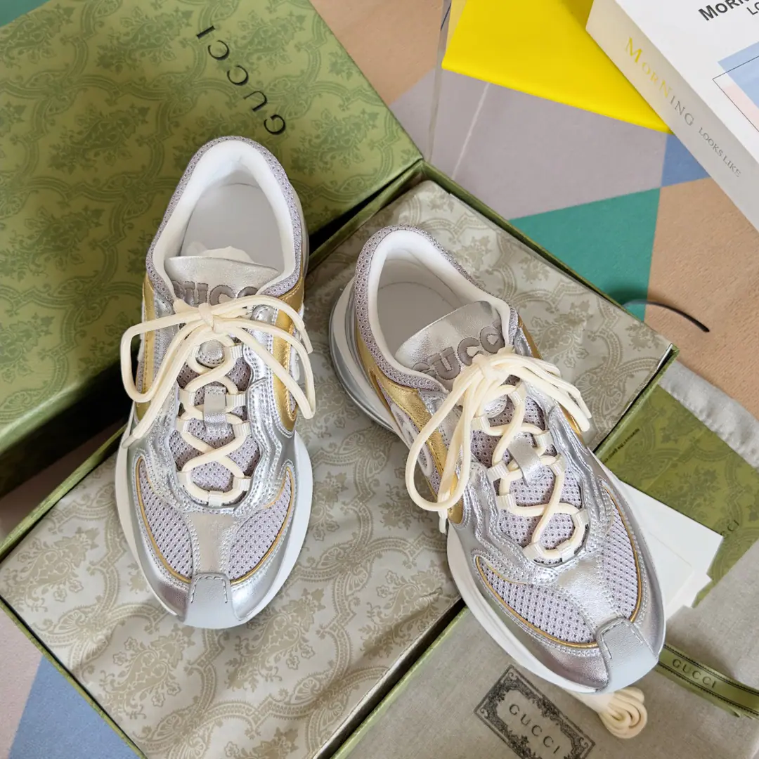 Top Version: Couple money. GucciGustz! The latest blast. GHome. RUNSeries Couple money. Leisure Sports shoes Dad's shoes. Run-shoes. Original procurement development Make the goods. The design of this monolith draws inspiration from the world of sport., ThroughGucci♪ The new perspective ♪, The heart of the craftsman is incorporated into the details of the branding.. The two-streamed sneakers were crafted with white-fluffed material., Double-coloured rubber soles and double-buttonGDetails Send a cabinet for fine packaging🛍📦 ▪️ Fabulous.: Original customized import of head-level cattle skin ▪️ Uchi.: Imports of soft sheep skins ▪️ Shoes under the sole.: The original was a very light model.MDCombining rubber bottom ▪️ Bottom: 4CM ▪️ Size: Female34-40 / Men39-45