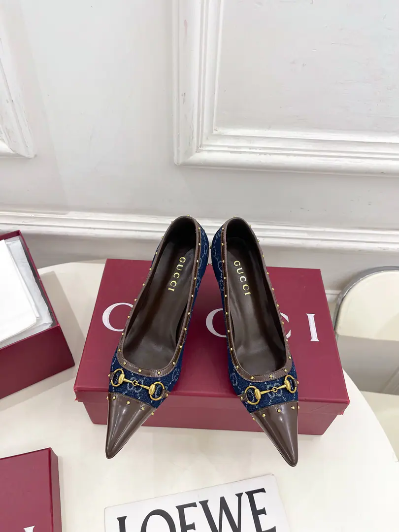 Gucci | Gustz! 26𝐬𝐬 ⭐️ GHome. The lead series finally came out., The bad guys are worth it.！The old classic. Create new designs ✨ ❥2026New The title is a swipe of color, nailed heels. Requisition level！It's a great sense of excellence.！A huge amount of money from domestic and international bloggers.,Old and fashionable. It's easy to wear. The upper toe blew up.！BSThe official network is pushing., New Colours Update continuously🆕 ━━━━━ ЅᏇєєt ━━━━━ ▪️Shoe.: High-prescription velvet/GGThe canvas. ▪️Uchi.: Imports of sheep's skin ▪️Otsumi!: Italian imports are so thick. ▪️He's tall.: 7.5cm ▪️Shoes.: 35-39（40.41.Customable） ▪️Plant price ▪️Numbering: 2608045