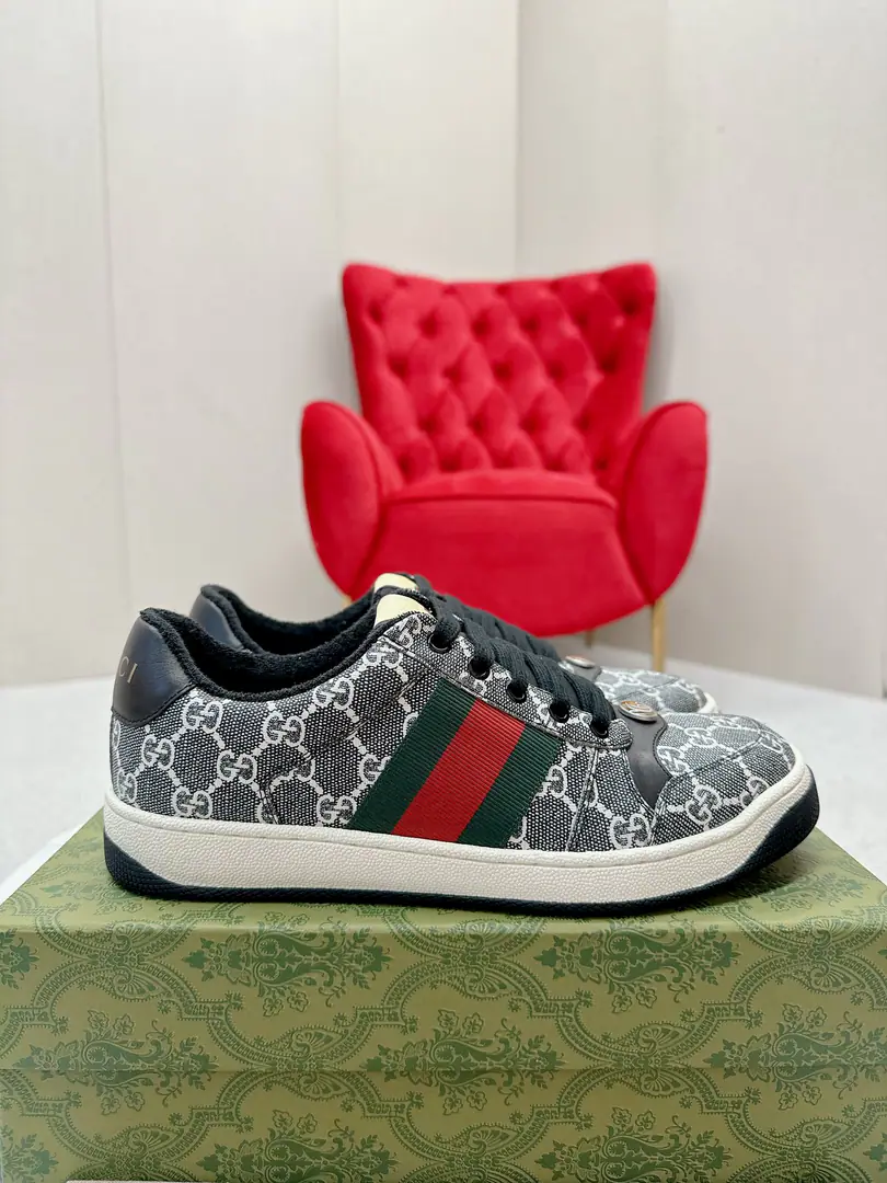 Gucci————Requisition version GGThe series makes old dirty shoes.-The money comes in.！ Ten to nine, I'll pay. Current！Current！Current！New Colour Plus Push-Market terminal version！ Procuring original development….Fabulous. Material Otsumi! Details are random.！ The model Schwartz is one-by-one, and the drill is one-by-one......Metal cherry locket.……Metal binaryGCrystal cylinders……GucciOriginal custom-made narrowband…… Super Flash Series—Flash diamond chain..Cherry decorations can be removed, One to two, one to two, one., ♪ To promote your personality ♪ Skins of colored cattle..The handwork is very qualitative., Bring your own sense of excellence.！ I'll do the details., I'll take a line.. The original towel is more delicate and soft and more comfortable., Pocket Steel Double OriginalTPUOtsumi!(Lower width, Upper Narrow) Appendible packaging⭐️ Codes: Women35-40 Men39-44（Women41 Men45 Custom）