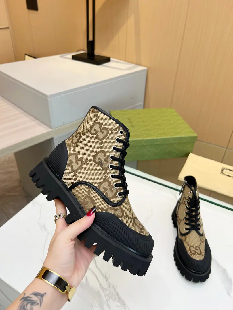 ❤️ Men+10 2023GucciShoes with bare canvas., One against one.. It's for the fall.. The newest model of the new system is the perfect style of a street bomb, which is cool. C♪ The fashionable one ♪ I'll bring my old and classic shoes. I'm so tired of watching.. Original inverted model, model, Importing high-end knitted fabrics display a delicate sense of quality.！The original version of the big bottom.EVABubble-resistant grinding bottom.+Head back and forth.. The upper foot is easy and comfortable.. Codes:Women35-41 Men39-46＃