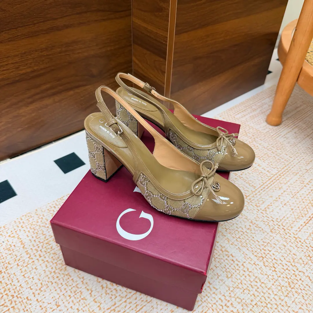 2026S Spring and summer.GucciNew sum The iron is thick. Shoes. The shoes are the most classic.Logo, The suction is behind the pressure., I'd better wear two pairs of shoes and wear pants.👖And dress.👗There's no harm in getting in and out of any place.🩵High-quality cortex kittens and silver bright spots are more than comparable to the impact of visual shocks., Elegance and knowledge blend., A pair of shoes meets the demands of the fairies., The most beautiful of all.🩶 Shoe.: Goki!/Layout（- The drill.） He's tall.: 8cm Otsumi!: That's a big one. Codes: 35-41（40, 41, 42Custom）