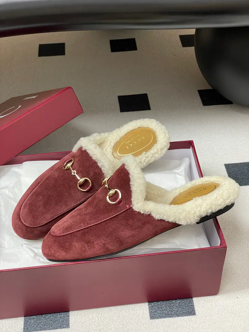🏧𝐆𝐔𝐂𝐂𝐈Gustz!PrincetownClassic wool slippers., The fury of Muller's shoes, with half a slipper on the ground, is a merino lamb slipper.. The shoe is soft., The galleries flow., To show you the grace of your day.！ The shoes are the original high-swirling cow, skin./Bullskins. The inside foot is a lamb wool. The Italian factory is so big. Size:35-42 [40.41.42Do it.]