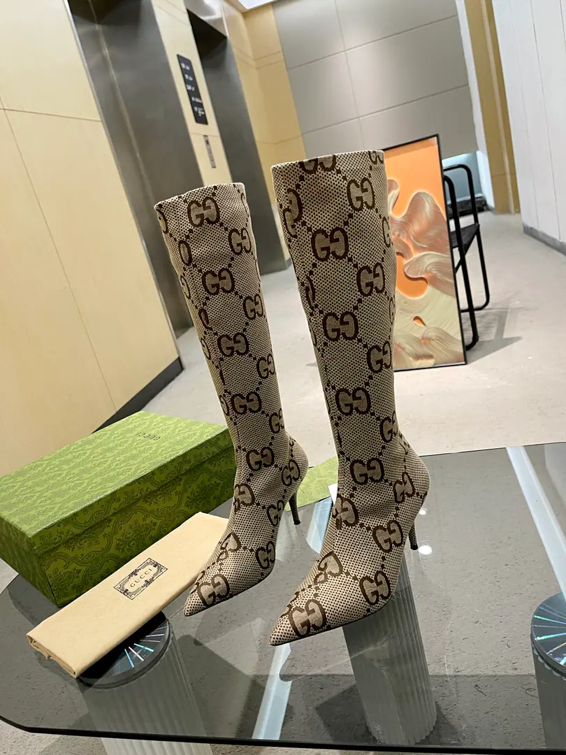 Morning Autumn.GuCciNew15Inches ）Fix your legs.🦵The Gretchen Boots.🔥 Original Customise, 1:1Repeat, Top Quality, It's perfect.💪 The boots are brand new.GThe pattern shows self-image., ♪ Turn around and hold each other round the circle double ♪GNew Styles ApplyingGG SupremeOn canvas., To be a brand new stamp of a lot of boots., A unique and well-known self-proclaimed.. Reexploration, And recreate the classics.GGMark, And magnify the symbols of the branding legacy.. Fabulous.: New imports doubleGBlastly Weaving Uchi.: Stretch the elastic.+A sheep's skin cushion. He's tall.: 8cm. Otsumi!: Italian skin. Size: 34-42（34: 41: 42Custom without re-offer）