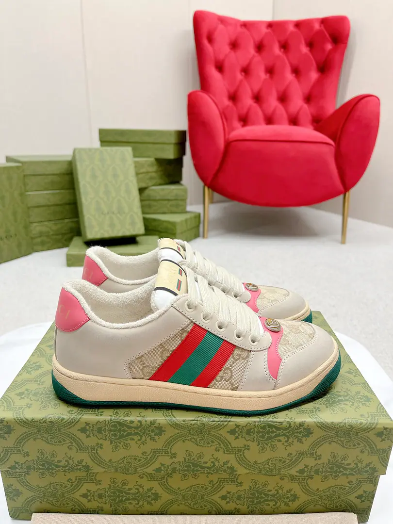 Gucci————Requisition version GGThe series makes old dirty shoes.-The money comes in.！ Ten to nine, I'll pay. Current！Current！Current！New Colour Plus Push-Market terminal version！ Procuring original development….Fabulous. Material Otsumi! Details are random.！ The model Schwartz is one-by-one, and the drill is one-by-one......Metal cherry locket.……Metal binaryGCrystal cylinders……GucciOriginal custom-made narrowband…… Super Flash Series—Flash diamond chain..Cherry decorations can be removed, One to two, one to two, one., ♪ To promote your personality ♪ Skins of colored cattle..The handwork is very qualitative., Bring your own sense of excellence.！ I'll do the details., I'll take a line.. The original towel is more delicate and soft and more comfortable., Pocket Steel Double OriginalTPUOtsumi!(Lower width, Upper Narrow) Appendible packaging⭐️ Codes: Women35-40 （Women41 Custom）