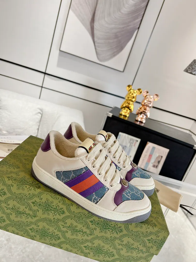 Couple money. Gucci ScreenerA series of sports shoes and a couple of dirty shoes.‼️ Little dirty shoes.ScreenerThe idea behind the series of names is the defense action in sport., The design of the sneakers is from20Century70The classic sneakers of the ages are constantly inspired.. This sneaker is a classic.GGThe canvas., The side is painted with pink and green strips., A little retrograde.GucciMarking. Shoe.: ♪ The cow's skin rolls along ♪ Uchi.: In the original high-density fumes. logo: Metal DimentaryGEllipse, details of the thump Packaging: Top-of-the-art package for cabinet Otsumi!: - A vacuum.TPUMaterial Shoes.: Women35-40 Men39-44 (Women41Men38, 45I'll make sure I don't change it.）