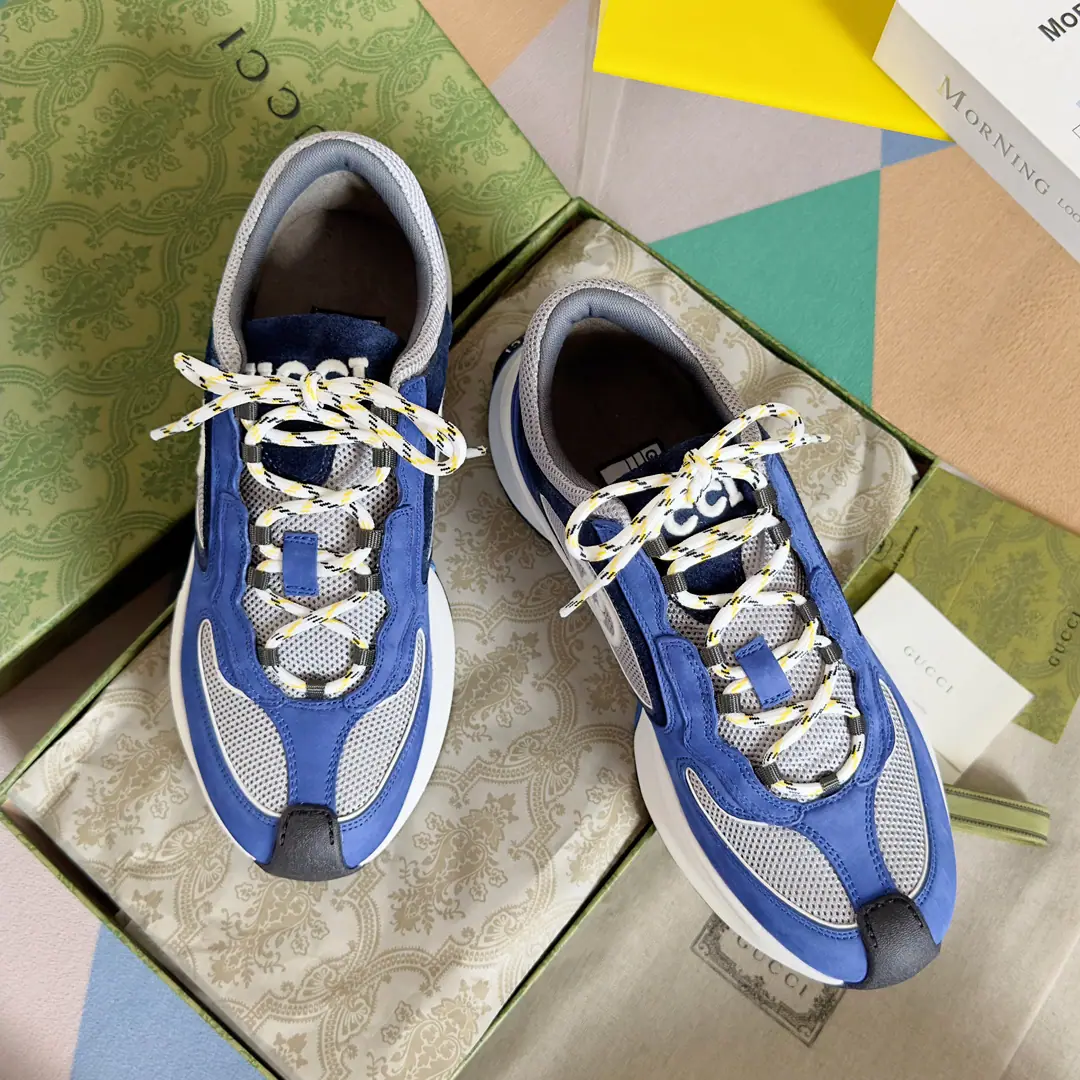 Top Version: Men GucciGustz! The latest blast. GHome. RUNSeries Couple money. Leisure Sports shoes Dad's shoes. Run-shoes. Original procurement development Make the goods. The design of this monolith draws inspiration from the world of sport., ThroughGucci♪ The new perspective ♪, The heart of the craftsman is incorporated into the details of the branding.. The two-streamed sneakers were crafted with white-fluffed material., Double-coloured rubber soles and double-buttonGDetails Send a cabinet for fine packaging🛍📦 ▪️ Fabulous.: Original customized import of head-level cattle skin ▪️ Uchi.: Imports of soft sheep skins ▪️ Shoes under the sole.: The original was a very light model.MDCombining rubber bottom ▪️ Bottom: 4CM ▪️ Size: Men39-45