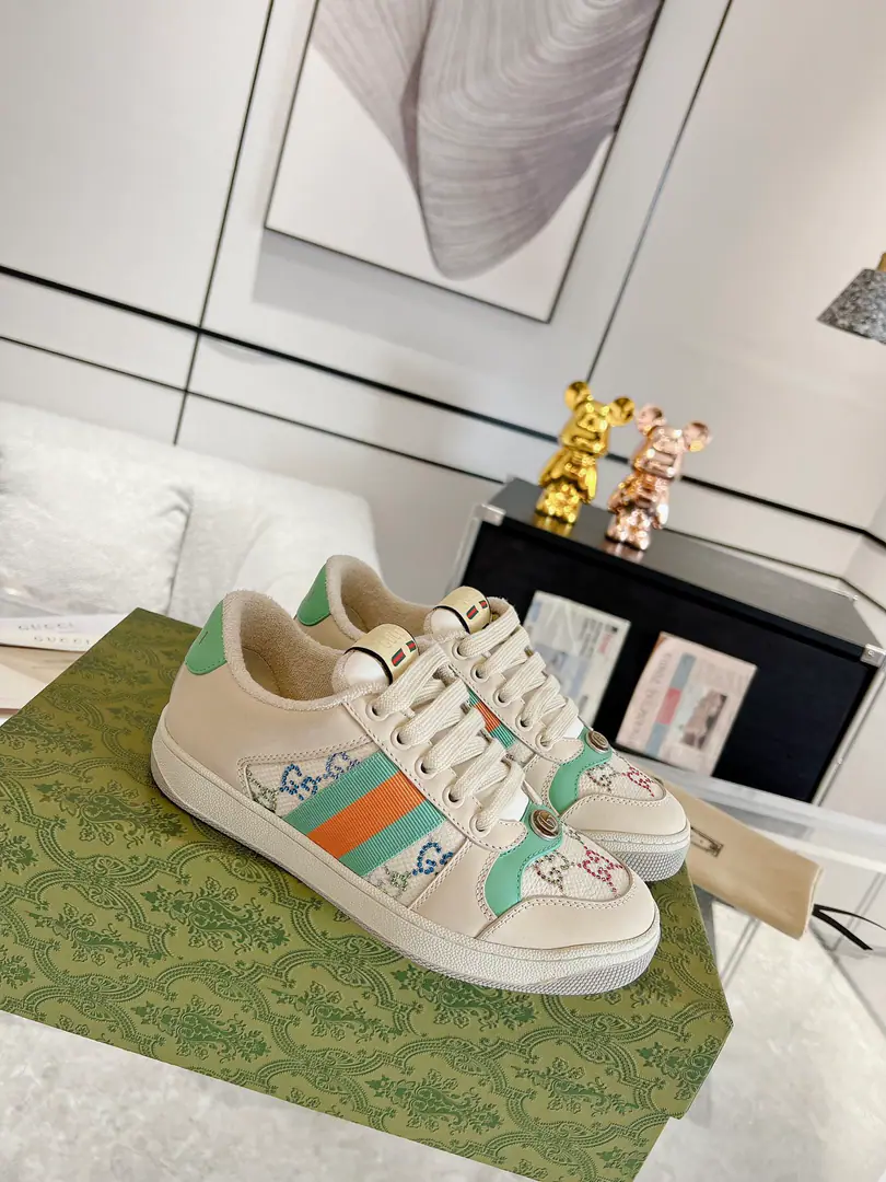 Water drill.💎 Couple money. Gucci ScreenerA series of sports shoes and a couple of dirty shoes.‼️ Little dirty shoes.ScreenerThe idea behind the series of names is the defense action in sport., The design of the sneakers is from20Century70The classic sneakers of the ages are constantly inspired.. This sneaker is chosen to be a tweaked crystal. Shoe.: ♪ The cow's skin rolls along ♪➕Five-coloured drill. Uchi.: In the original high-density fumes. logo: Metal DimentaryGEllipse, details of the thump Packaging: Top-of-the-art package for cabinet Otsumi!: - A vacuum.TPUMaterial Shoes.: Women35-40 (Women41I'll make sure I don't change it.）