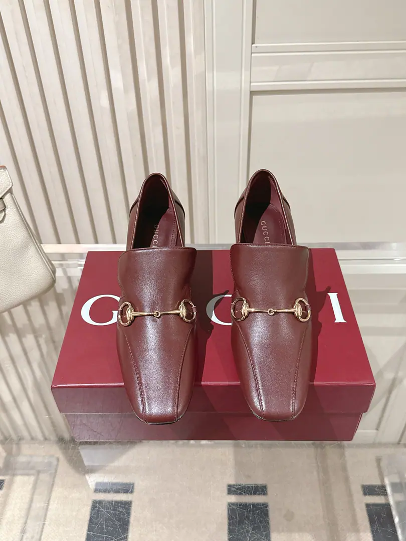 Top Quality Gucci GalleriaSeries｜Classic horse-stamped and lyver shoes. I'm gonna fix my little shoes.～Double shoes.GOld flower fabric./Lamb skin., The logo is a gold cut.+ Match6.5cmBold～And you're just fine with grace and grace.～It's not gonna affect the atmosphere or the comfort. It's a combination of commuting formality and graceful resonance.！High and impressive. He's so tall and thin and he's not tired.～On the upper foot, stretch the legs and increase the height ratio.！The daily commutes fit in a variety of styles. It's definitely the most important high-shelfed shoe in the women's locker in the job.👠 Shoe.: Use sheep skin./DoubleGOld flower fabric. Littre: In the sheep's skin./Foot. Shoes under the sole.: That's a big one. He's tall.: 6.5cm Heel. Size: 35-42（40 41 42Make a no-refund order.）
