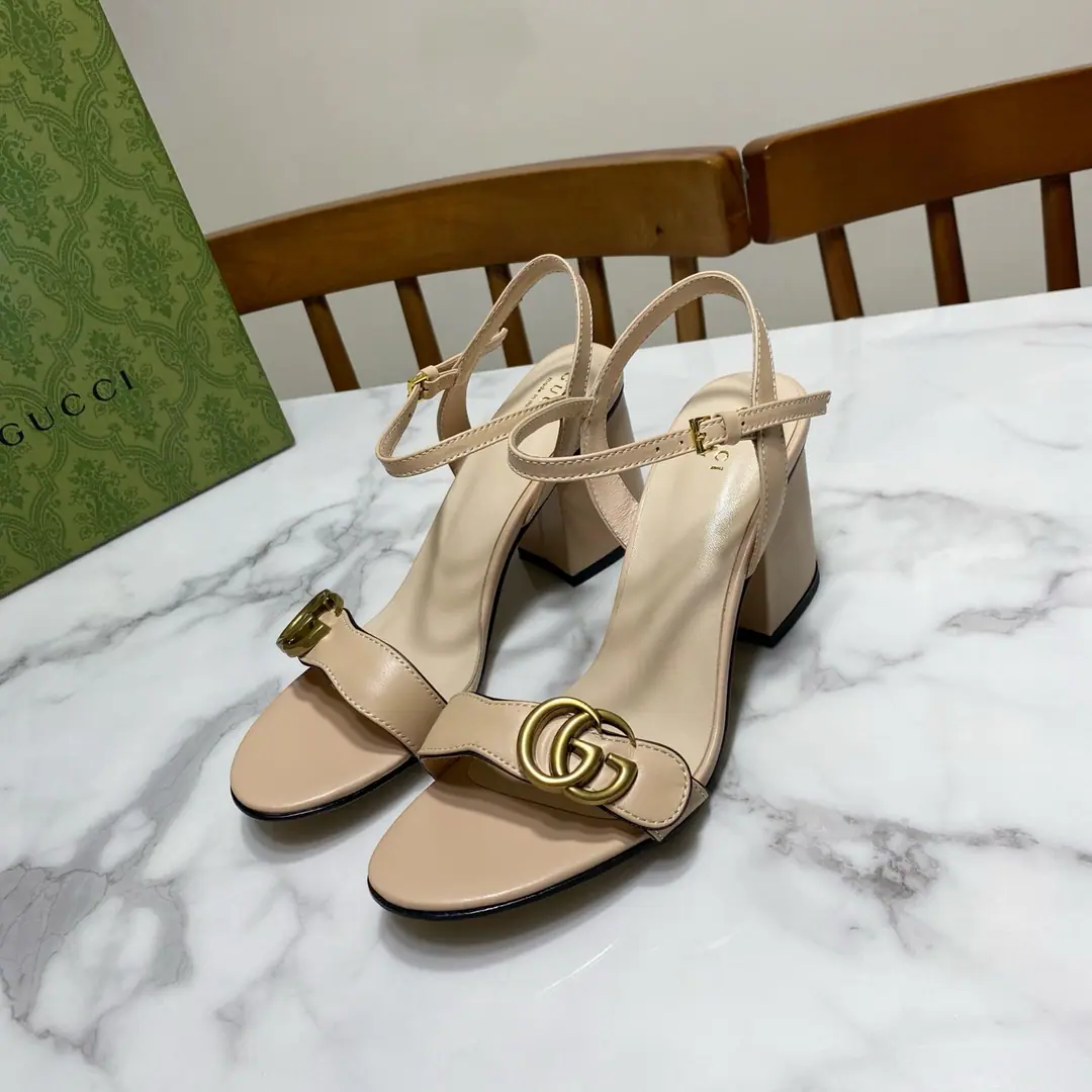 Gucci Guch. Classic strip.·Heel sandals., Original1:1Development, It's a super-big., It's beautiful., Summer must be a single. Shoe.🈶️Top layer🐂Bullskins. ｜ Gold/Silver membrane., ♪ The pads are the rims ♪🐑Lamb skin., That's a little skin. He's tall.: 7.5CM Size: 35—39Code(34.40.41.42.43Do it., No re-election.)