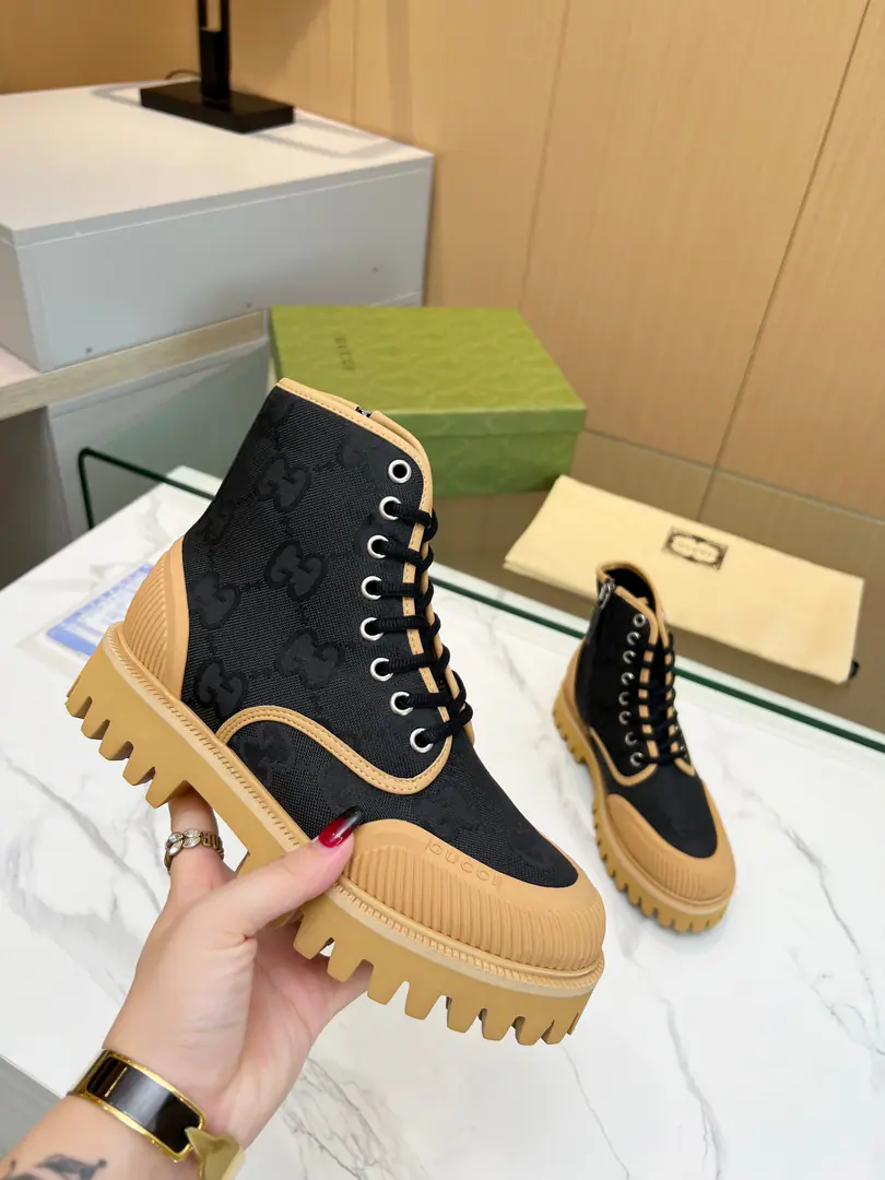 ❤️ Men+10 2023GucciShoes with bare canvas., One against one.. It's for the fall.. The newest model of the new system is the perfect style of a street bomb, which is cool. C♪ The fashionable one ♪ I'll bring my old and classic shoes. I'm so tired of watching.. Original inverted model, model, Importing high-end knitted fabrics display a delicate sense of quality.！The original version of the big bottom.EVABubble-resistant grinding bottom.+Head back and forth.. The upper foot is easy and comfortable.. Codes:Women35-41 Men39-46＃