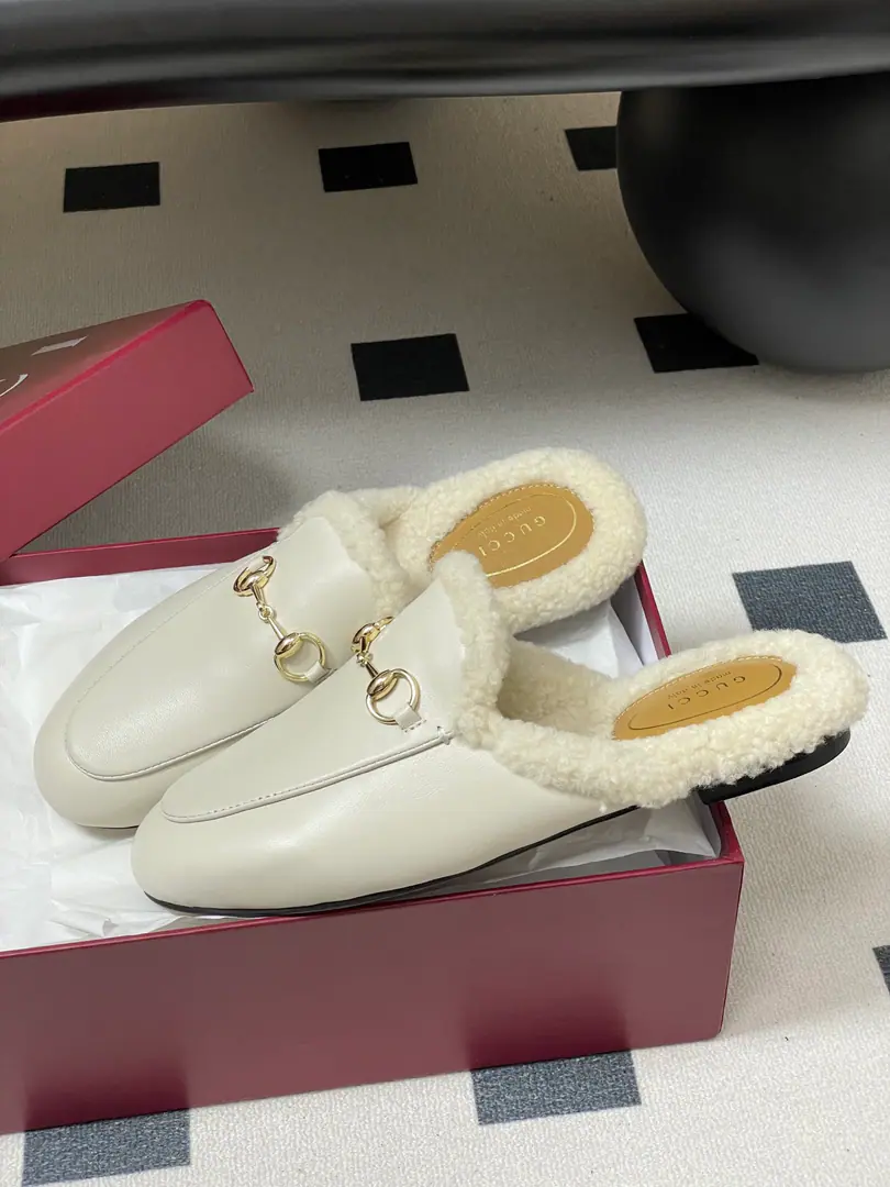 🏧𝐆𝐔𝐂𝐂𝐈Gustz!PrincetownClassic wool slippers., The fury of Muller's shoes, with half a slipper on the ground, is a merino lamb slipper.. The shoe is soft., The galleries flow., To show you the grace of your day.！ The shoes are the original high-swirling cow, skin./Bullskins. The inside foot is a lamb wool. The Italian factory is so big. Size:35-42 [40.41.42Do it.]