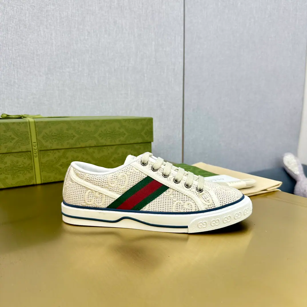 Plant price: Top Version Women/Men GUCCI Guch.2026The latest classic.1977You're a low-life guy.GShoe., Original purchase, 1: 1Development, Original set, process. Size: 35-45/45I'll make sure I don't change it., Advance.. ……New package……