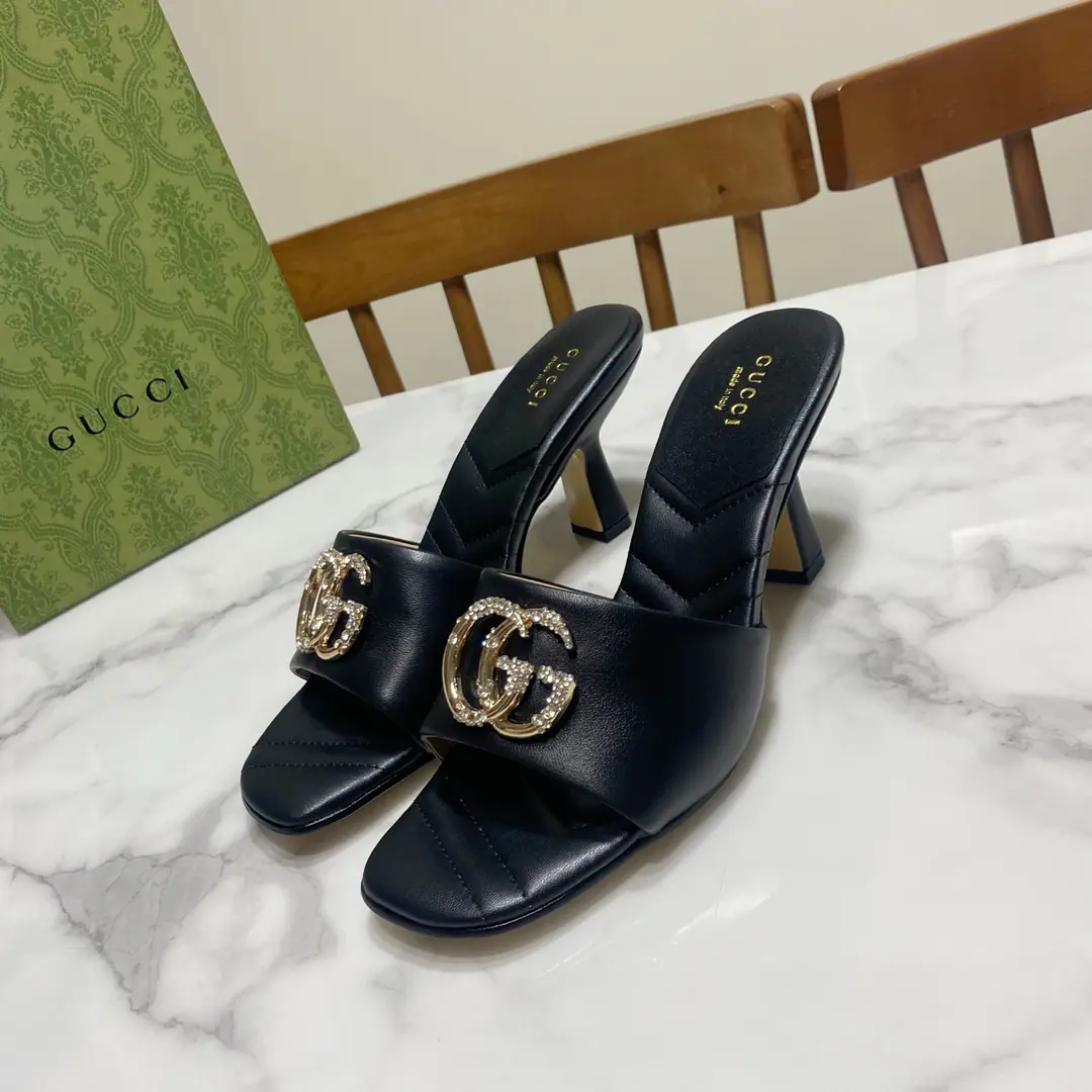 Gucci Guch. The early spring and hot.🔥The diamond-gring heel slippers., Original1:1Repeat, Big stars..The red is growing grass., Fashionful., ♪ New and original ♪, The upper foot is comfortable..White and thin. Shoe.🈶 Skins of sheep.｜Demetrius metal skin, The pad is a goat's skin., That's a big one., Original hardware drill. He's tall.: 7.5CM Size: 35—39Code（34.40.41.42.43- It's a deal., No re-election.）