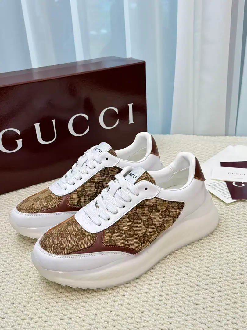 GucciSeries, Market exclusive version. The classic collision with fashion., The shoes are so smart and blending leather with the branding of old flowers., I'm not sure if I can get a full recognition.. Very delicate.GucciIdentification of the suffix details, Showing luxury.. While the thick sub-design adds to the flu,, And bring comfort to the dress experience.. It's either walking on the streets or moving across the city., It makes you a focus.. Have it., Start your fashion trip.！ 39-45 👉 👉