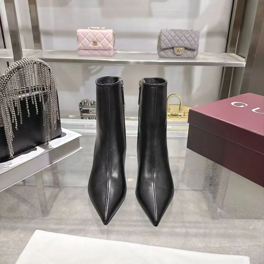 【Long-term.】New paragraph！Guch. Guccⅰ Classic girl shoes.:Original version 1-to-1 development, The shoes are carefully tuned., The fabric is original..Import cattle and sheep..The plate is a hardware dish.GGButton It's so delicate and impeccable.！ Lamb skin.: Inside and on foot. He's tall.:5.5 Codes, 35-42（40.41 42Make a reservation.） Italy is a big-ass country., Original Packaging ！ Plant straight.