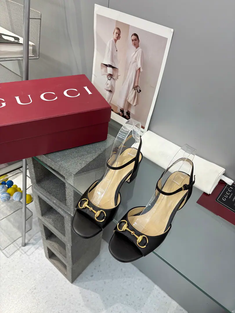 Plant prices Guch. Guccⅰ Classic girl shoes.:Original version 1-to-1 development, The shoes are carefully tuned., The fabric is original..Import of sheep's skin.The primer is a hardware bar. It's so delicate and impeccable.！ Lamb skin.: Inside and on foot. He's tall.:6.5, and.9.5Two heights optional Codes, 35-42（40.41 42Make a reservation.） Italy is a big-ass country., Original Packaging ！