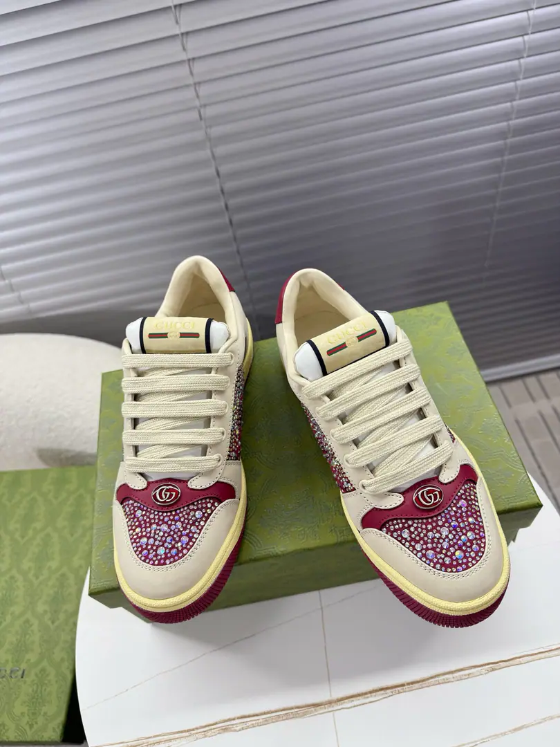 Gucci~~The latest water drill.. Leisure shoes.. Little dirty shoes.~~ ZPDevelop plain version. Metal binaryGCrystal cylinder. bling blingThe drill is hot.~~ Original syrup of the pastry of the cattle., The old flower cloth is burning the drill., It's the original cow skin., The foot-stamping emulsion., OriginalTPUOtsumi!(Lower width, Upper Narrow) 35—40Positive