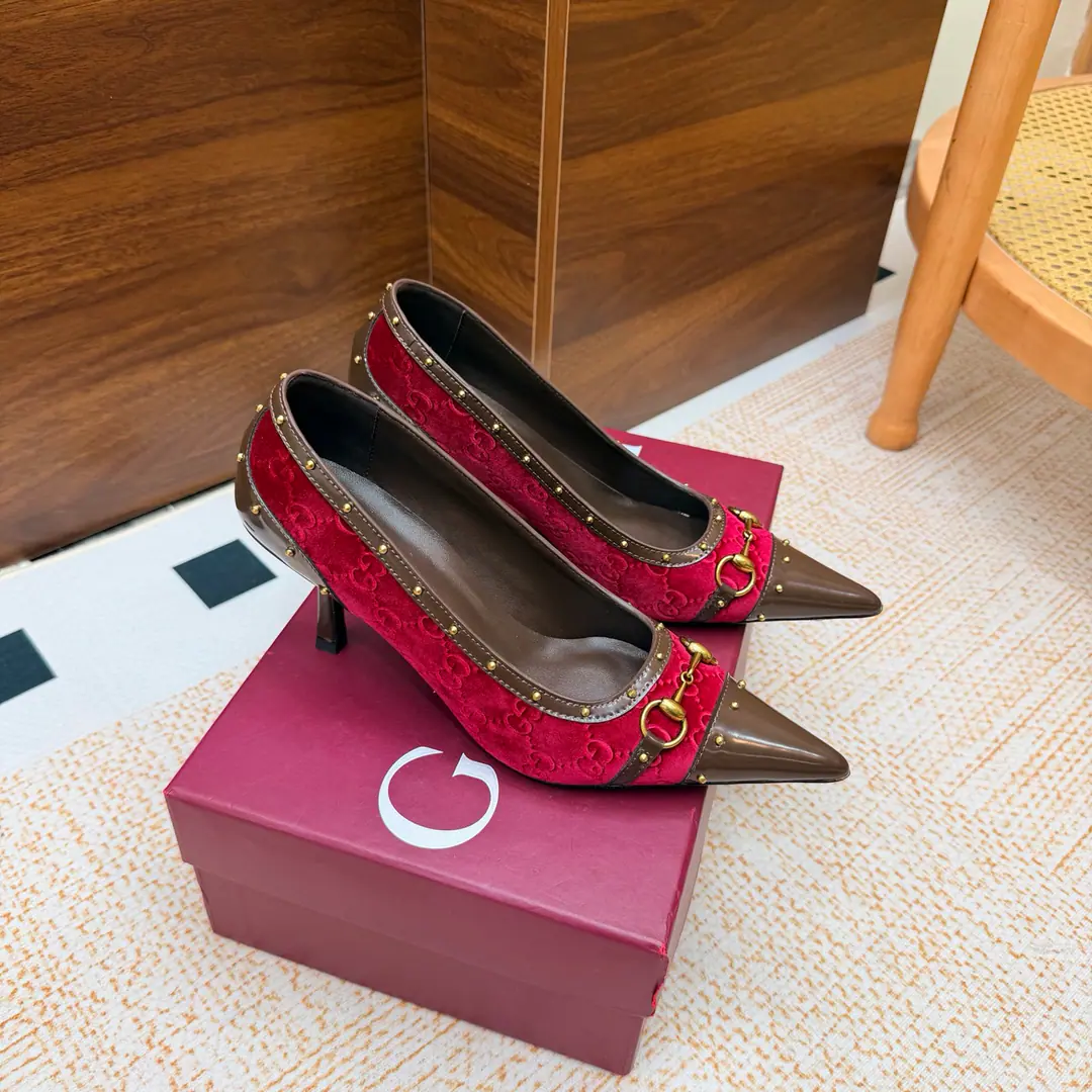 2026S Spring and summer.GucciNew stunned, high-head heels. The shoes are the most classic.Logo, The suction is behind the pressure., I'd better wear two pairs of shoes and wear pants.👖And dress.👗There's no harm in getting in and out of any place.🩵High-quality cortex kittens and silver bright spots are more than comparable to the impact of visual shocks., Elegance and knowledge blend., A pair of shoes meets the demands of the fairies., The most beautiful of all.🩶 Shoe.: Velvet./Layout Otsumi!: That's a big one. He's tall.: 7.5cm Codes: 35-41（40, 41, 42Custom）