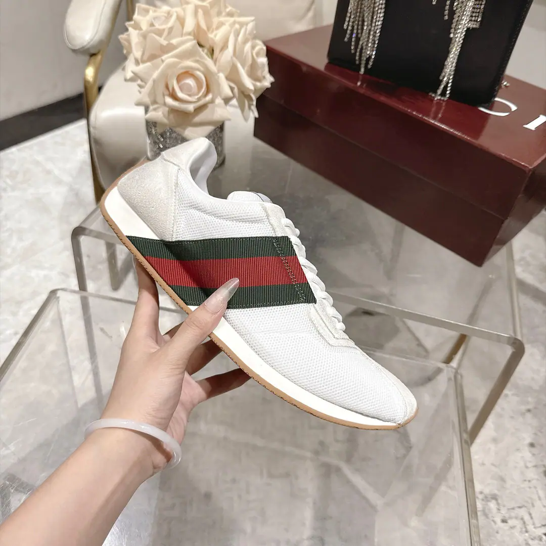 🌸 Gucci Tempo- A series of sports shoes. Generation GucciThe Guggy Generation series explored the brand's treasure elements., I'm trying to combine the design of different generations into a aesthetic narrative.. Brands are branding all new.Gucci TempoSports shoe series, Show a unique style. Designed to be long-form and exaggerate., And we'll do the old effects and the fluids., Give each two unique personalities. The fabrics are slinging through the shoes of the sheep. Inside the fabric. The original model of the rubber floor. Codes: Women35-41# Men39-45#