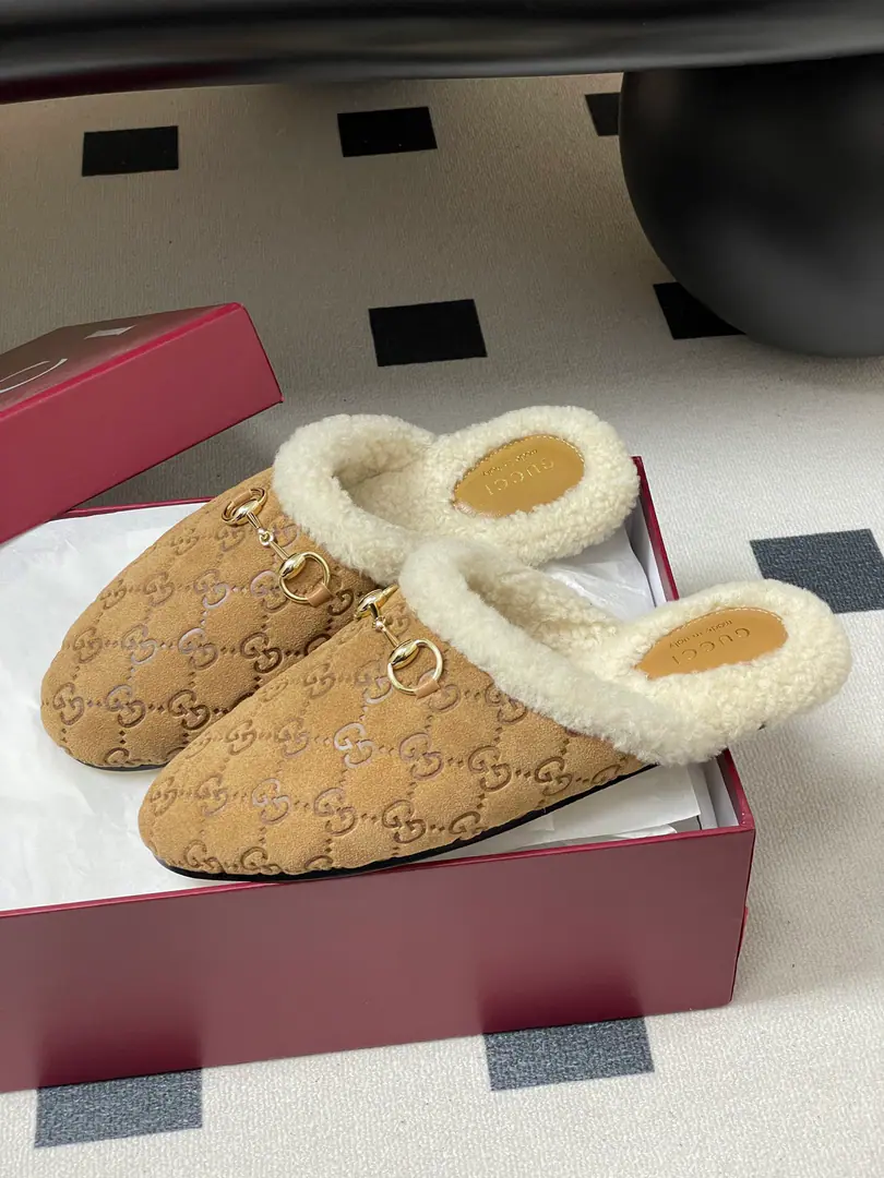 🏧𝐆𝐔𝐂𝐂𝐈Gustz!PrincetownClassic wool slippers., DoubleGThe furs are under the moller's shoes, and the half-shoes are under the flat.. The shoe is soft., The galleries flow., To show you the grace of your day.！ Shoeface custom doubleGSkins of cattle. The inside foot is a lamb wool. The Italian factory is so big. Size:35-42 [40.41.42Do it.]