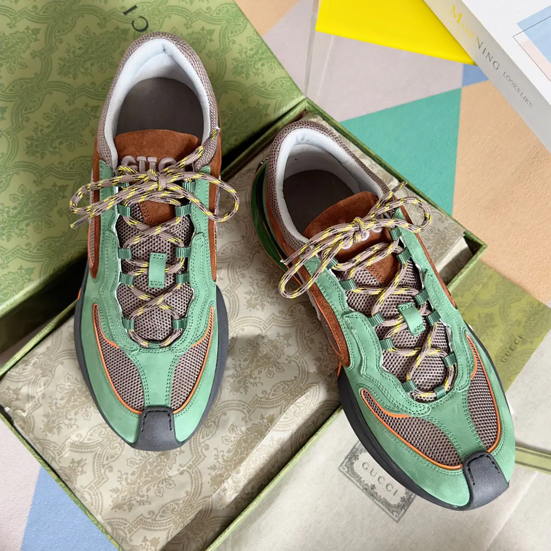 Top Version: Men GucciGustz! The latest blast. GHome. RUNSeries Couple money. Leisure Sports shoes Dad's shoes. Run-shoes. Original procurement development Make the goods. The design of this monolith draws inspiration from the world of sport., ThroughGucci♪ The new perspective ♪, The heart of the craftsman is incorporated into the details of the branding.. The two-streamed sneakers were crafted with white-fluffed material., Double-coloured rubber soles and double-buttonGDetails Send a cabinet for fine packaging🛍📦 ▪️ Fabulous.: Original customized import of head-level cattle skin ▪️ Uchi.: Imports of soft sheep skins ▪️ Shoes under the sole.: The original was a very light model.MDCombining rubber bottom ▪️ Bottom: 4CM ▪️ Size: Men39-45