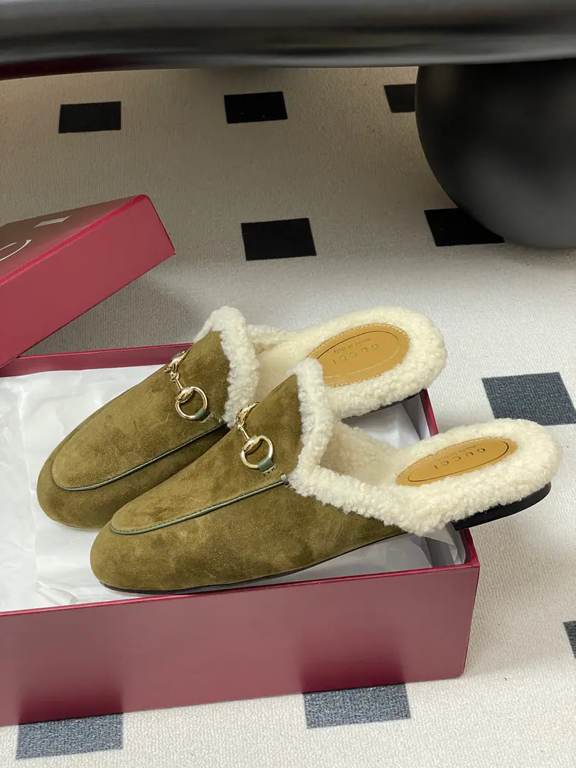 🏧𝐆𝐔𝐂𝐂𝐈Gustz!PrincetownClassic wool slippers., The fury of Muller's shoes, with half a slipper on the ground, is a merino lamb slipper.. The shoe is soft., The galleries flow., To show you the grace of your day.！ The shoes are the original high-swirling cow, skin./Bullskins. The inside foot is a lamb wool. The Italian factory is so big. Size:35-42 [40.41.42Do it.]