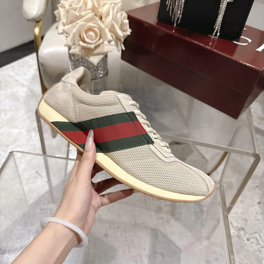 🌸 Gucci Tempo- A series of sports shoes. Generation GucciThe Guggy Generation series explored the brand's treasure elements., I'm trying to combine the design of different generations into a aesthetic narrative.. Brands are branding all new.Gucci TempoSports shoe series, Show a unique style. Designed to be long-form and exaggerate., And we'll do the old effects and the fluids., Give each two unique personalities. The fabrics are slinging through the shoes of the sheep. Inside the fabric. The original model of the rubber floor. Codes: Women35-41# Men39-45#