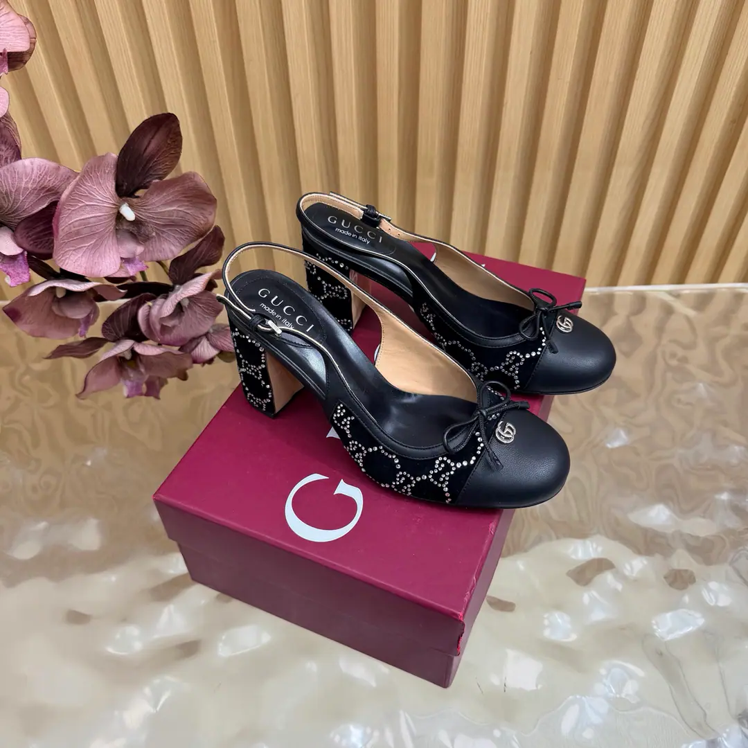 2026S Spring and summer.GucciNew sum The iron is thick. Shoes. The shoes are the most classic.Logo, The suction is behind the pressure., I'd better wear two pairs of shoes and wear pants.👖And dress.👗There's no harm in getting in and out of any place.🩵High-quality cortex kittens and silver bright spots are more than comparable to the impact of visual shocks., Elegance and knowledge blend., A pair of shoes meets the demands of the fairies., The most beautiful of all.🩶 Shoe.: Goki!/Layout（- The drill.） He's tall.: 8cm Otsumi!: That's a big one. Codes: 35-41（40, 41, 42Custom）
