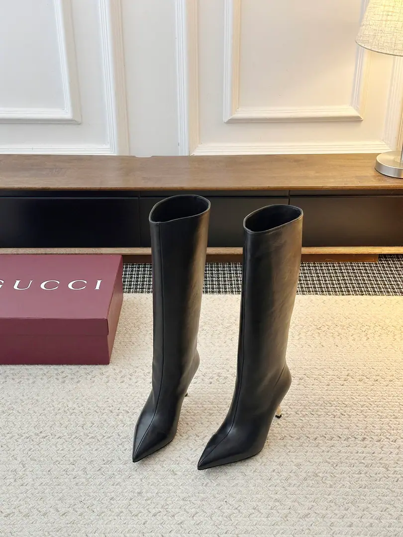 𝐆𝐮𝐜𝐜𝐢Goodie's new sharp shoes. Put it on., The air is full., ♪ I'm so confident ♪～I mean, it's either a work shift or a date., A pair of high-quality heels can make you the focus..I'll pull the legs., Little man turns 1 m8！A dress is elegant., You're so smart in your pants., ♪ And I'm gonna be a little more comfortable ♪～ ➢Shoe-faced material: Original Layout/Head-decked cow skin. ➢The contents of the shoes.: Lamb skin. ➢Shoe bottom material: The original open-up is really leather.【5.5CM】 ➢Shoes.: 35-42（40.41.42No re-election.）