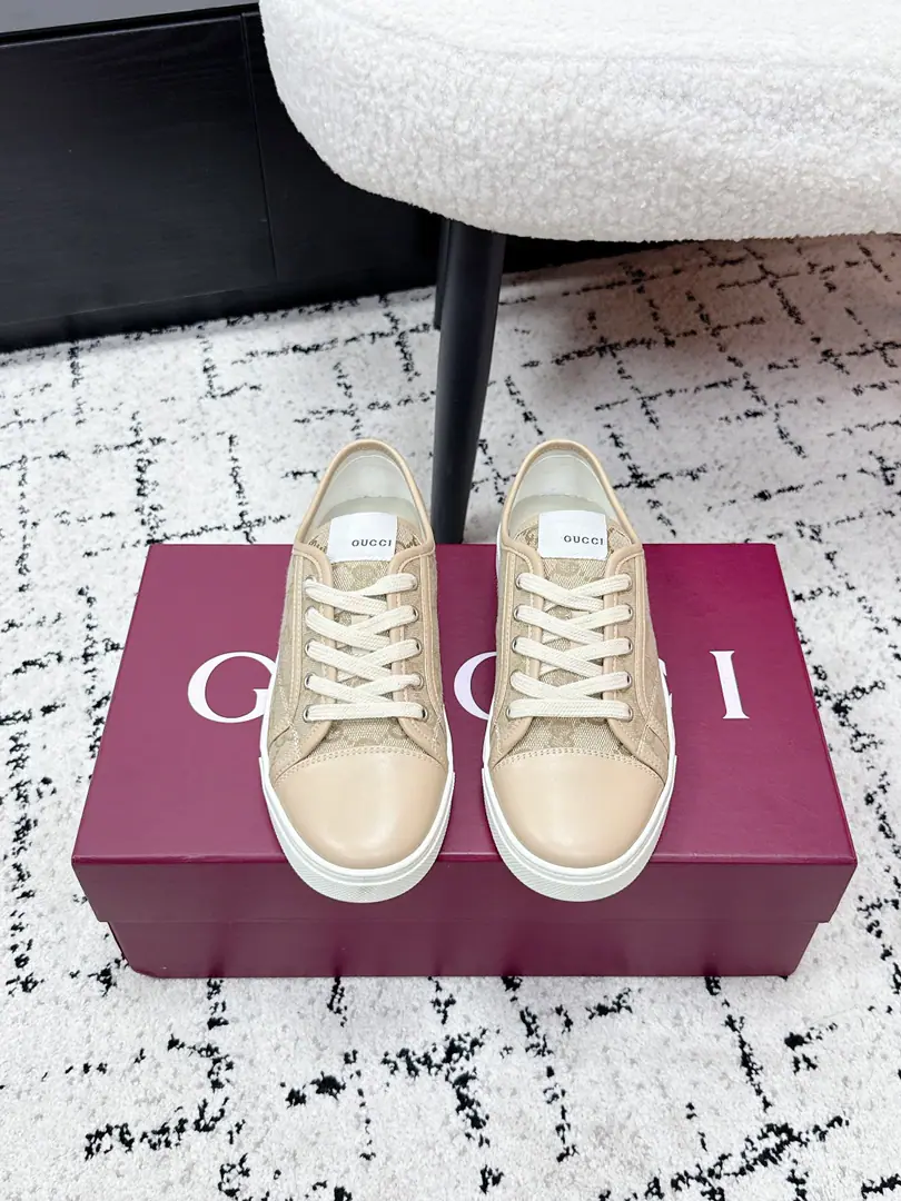 # Men➕10 GucciGustz! 26/ Couple money. GGA little white shoe with a little smoothie. A superstar, red grass., A light design that explains the movement.. The brightness of the contour is more of a natural., The action shows a sense of sophistication.. The fabric details are like a staggered band that runs through the design., Add a little pen to the sewn side detail. ✔️Fabulous.: Pumped-flash. ✔️Uchi.: Lamb skin. ✔️Otsumi!: TPU ✔️Size: #35-45（Women40/Men45I'll make sure I don't change it.）