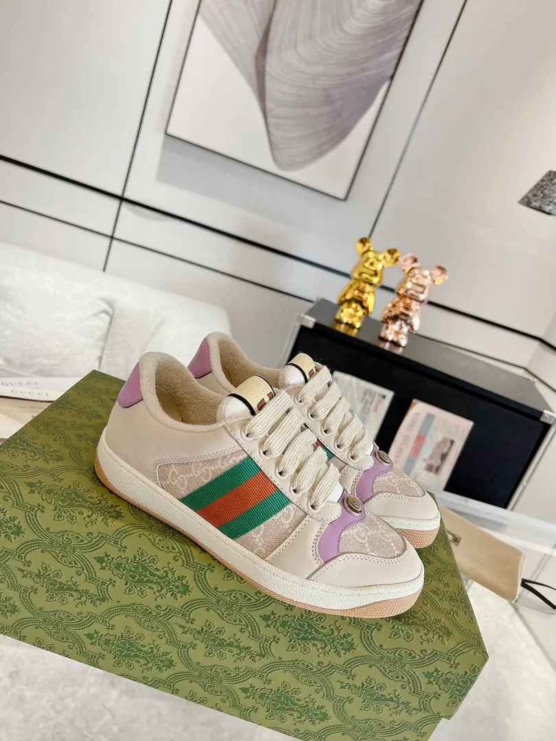 Couple money. Gucci ScreenerA series of sports shoes and a couple of dirty shoes.‼️ Little dirty shoes.ScreenerThe idea behind the series of names is the defense action in sport., The design of the sneakers is from20Century70The classic sneakers of the ages are constantly inspired.. This sneaker is a classic.GGThe canvas., The side is painted with pink and green strips., A little retrograde.GucciMarking. Shoe.: ♪ The cow's skin rolls along ♪ Uchi.: In the original high-density fumes. logo: Metal DimentaryGEllipse, details of the thump Packaging: Top-of-the-art package for cabinet Otsumi!: - A vacuum.TPUMaterial Shoes.: Women35-40 Men39-44 (Women41Men38, 45I'll make sure I don't change it.）