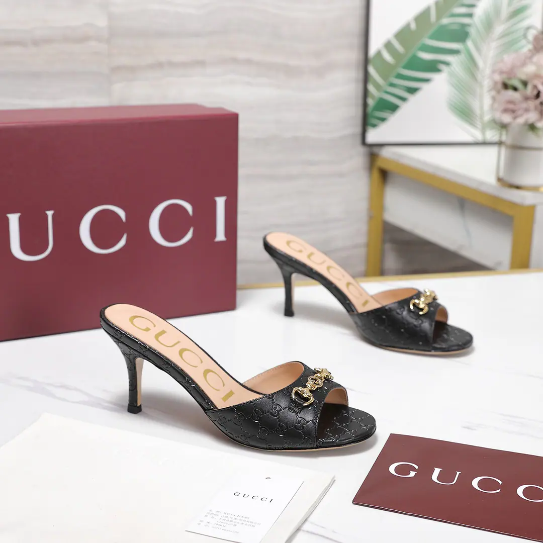 🌸GucciMaximum Version！ 💯💯／2026Summer New Money Heel slippers. Requisition level, Top Quality！👏 Original purchase1:1Top Cycling！ Material andYText Same Very good. 👍 It's comparable.ZGNo Gap✌ ️This high heels is now a classic brand., Inspired by the...GuccioGucciThe initials of the gentleman's name and initials of the chain of elements of the treasure are the same as the brand for the shoe.. ·Brands use different knittings and coloring to inject modern essence into classic slippers.. It's a classic to have a chain of diamonds.. Fabulous.: Imported skins of pressurized cattle Uchi.: Imports of sheep's skin He's tall.: 7.5CM Otsumi!: Italy is a big-ass country.. Codes: 35-41（41.42Do it.） Full original package！