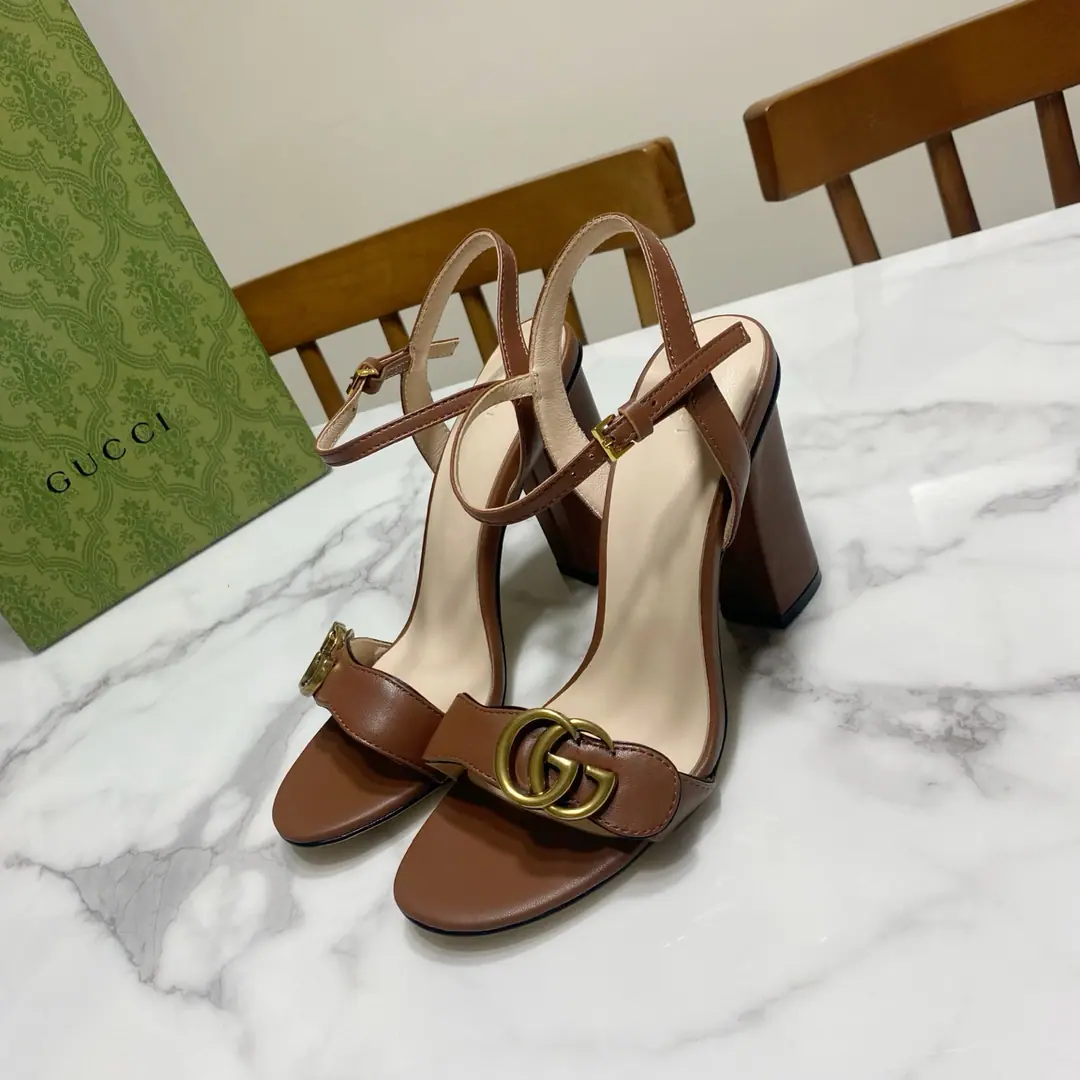 Gucci Guch. Classic strip.·Heel sandals., Original1:1Development, It's a super-big., It's beautiful., Summer must be a single. Shoe.🈶️Top layer🐂Bullskins. ｜ Gold/Silver membrane., ♪ The pads are the rims ♪🐑Lamb skin., That's a little skin. He's tall.: 11CM Size: 35—39Code(34.40.41.42.43Do it., No re-election.)