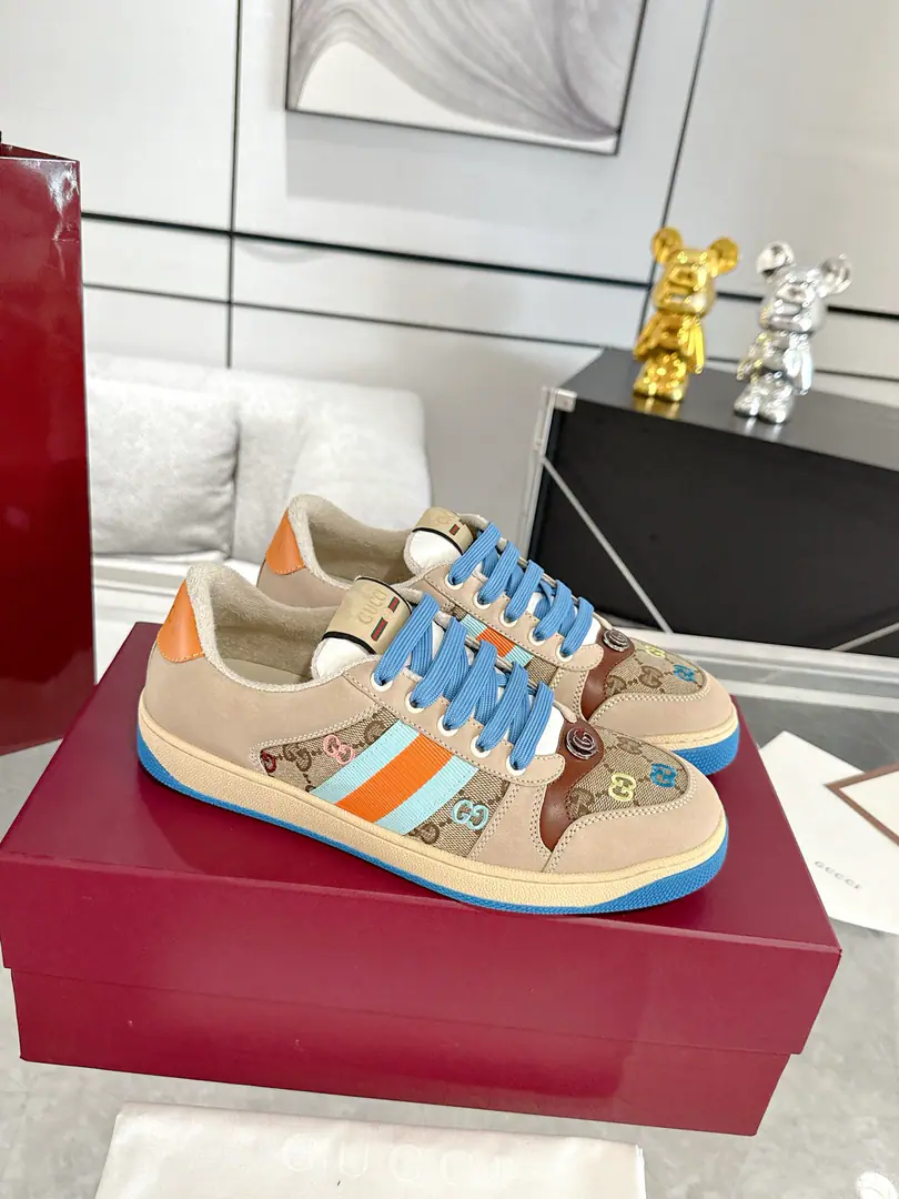Men Gucci ScreenerA series of sports shoes and a couple of dirty shoes.‼️ Little dirty shoes.ScreenerThe idea behind the series of names is the defense action in sport., The design of the sneakers is from20Century70The classic sneakers of the ages are constantly inspired.. The sneakers are colored embroidered.GGThe canvas., The side is covered with orange and light blue strips., A little retrograde.GucciMarking. Shoe.: Dark brown cow skin rolling around. Uchi.: In the original high-density fumes. logo: Metal DimentaryGEllipse, details of the thump Packaging: Top-of-the-art package for cabinet Otsumi!: - A vacuum.TPUMaterial Shoes.: Men39-44 (38, 45, 46I'll make sure I don't change it.）