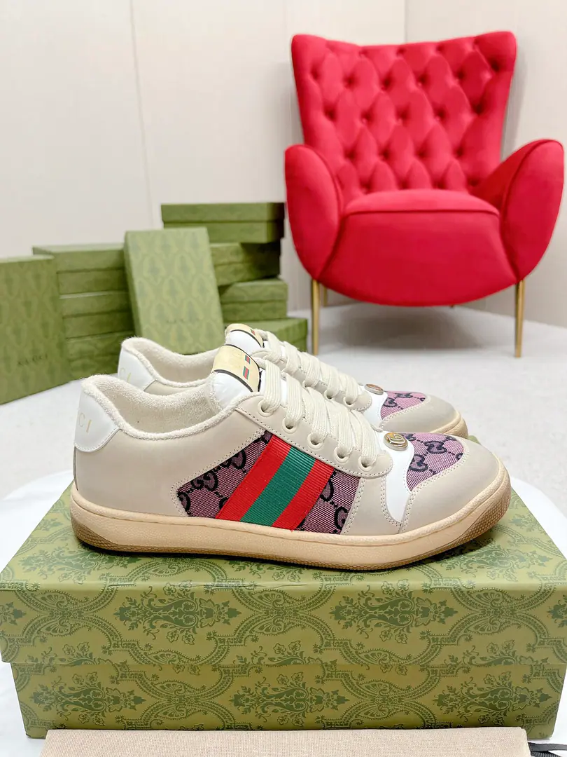 Gucci————Requisition version GGThe series makes old dirty shoes.-The money comes in.！ Ten to nine, I'll pay. Current！Current！Current！New Colour Plus Push-Market terminal version！ Procuring original development….Fabulous. Material Otsumi! Details are random.！ The model Schwartz is one-by-one, and the drill is one-by-one......Metal cherry locket.……Metal binaryGCrystal cylinders……GucciOriginal custom-made narrowband…… Super Flash Series—Flash diamond chain..Cherry decorations can be removed, One to two, one to two, one., ♪ To promote your personality ♪ Skins of colored cattle..The handwork is very qualitative., Bring your own sense of excellence.！ I'll do the details., I'll take a line.. The original towel is more delicate and soft and more comfortable., Pocket Steel Double OriginalTPUOtsumi!(Lower width, Upper Narrow) Appendible packaging⭐️ Codes: Women35-40 （Women41 Custom）