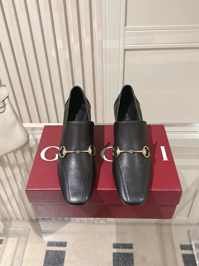 Top Quality Gucci GalleriaSeries｜Classic horse-stamped and lyver shoes. I'm gonna fix my little shoes.～Double shoes.GOld flower fabric./Lamb skin., The logo is a gold cut.+ Match6.5cmBold～And you're just fine with grace and grace.～It's not gonna affect the atmosphere or the comfort. It's a combination of commuting formality and graceful resonance.！High and impressive. He's so tall and thin and he's not tired.～On the upper foot, stretch the legs and increase the height ratio.！The daily commutes fit in a variety of styles. It's definitely the most important high-shelfed shoe in the women's locker in the job.👠 Shoe.: Use sheep skin./DoubleGOld flower fabric. Littre: In the sheep's skin./Foot. Shoes under the sole.: That's a big one. He's tall.: 6.5cm Heel. Size: 35-42（40 41 42Make a no-refund order.）