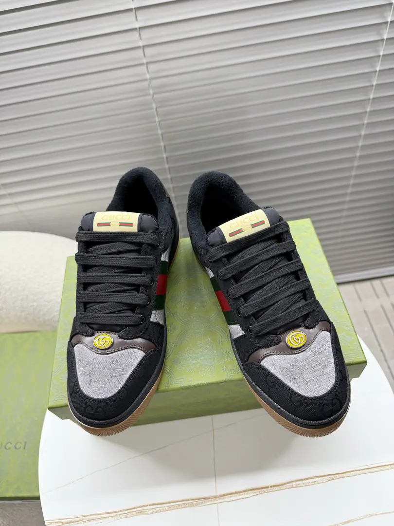 Gucci~~The latest couple's sneakers.. Leisure shoes.. Little dirty shoes.~~ ZPDevelop plain version. Metal binaryGCrystal cylinder. bling blingThe drill is hot.~~ Original syrup of the pastry of the cattle., The old flower cloth is burning the drill., It's the original cow skin., The foot-stamping emulsion., OriginalTPUOtsumi!(Lower width, Upper Narrow) 35—40/39—45Positive