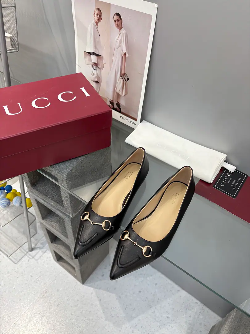 Plant prices Guch. Guccⅰ Classic girl shoes.:Original version 1-to-1 development, The shoes are carefully tuned., The fabric is original..Import of sheep skin.The plate is a hardware dish.GGButton It's so delicate and impeccable.！ Lamb skin.: Inside and on foot. He's tall.:Flat Codes, 35-42（40.41 42Make a reservation.） Italy is a big-ass country., Original Packaging ！