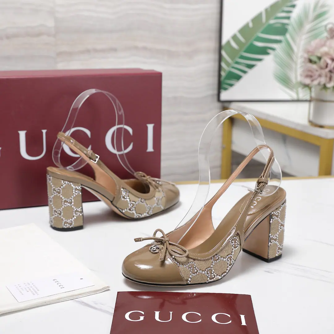 Top Version⚡ 2026Spring and summer.GucciNew sum The iron is thick. The sandal butterfly is tied up with his head and heels. The shoes are the most classic.Logo, The suction is behind the pressure., I'd better wear two pairs of shoes and wear pants.👖And dress.👗There's no harm in getting in and out of any place.🩵High-quality cortex kittens and silver bright spots are more than comparable to the impact of visual shocks., Elegance and knowledge blend., A pair of shoes meets the demands of the fairies., The most beautiful of all.🩶 Shoe.: Goki!/Layout（- The drill.） He's tall.: 8cmsg Otsumi!: That's a big one. Codes: 35-41（40, 41, 42Custom）