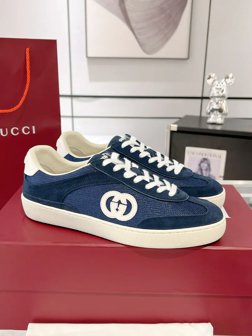 Upgrade Gucci Couples.GLeisure shoes. White shoes. ❗️❗️😎Original procurement development Make the goods. Innovative suture processes are used for production, Makes a water-like flow quality.. Leather design with 3D rectangular double buttonGLeather fittings andGucciLetter accessories, By3DThe quality of the flow of the whole efficacious shoe. Send a cabinet for fine packaging Shoe.: Cows are counter-feat.➕Network Codes:35-45（Women41.45I'll make sure I don't change it.）