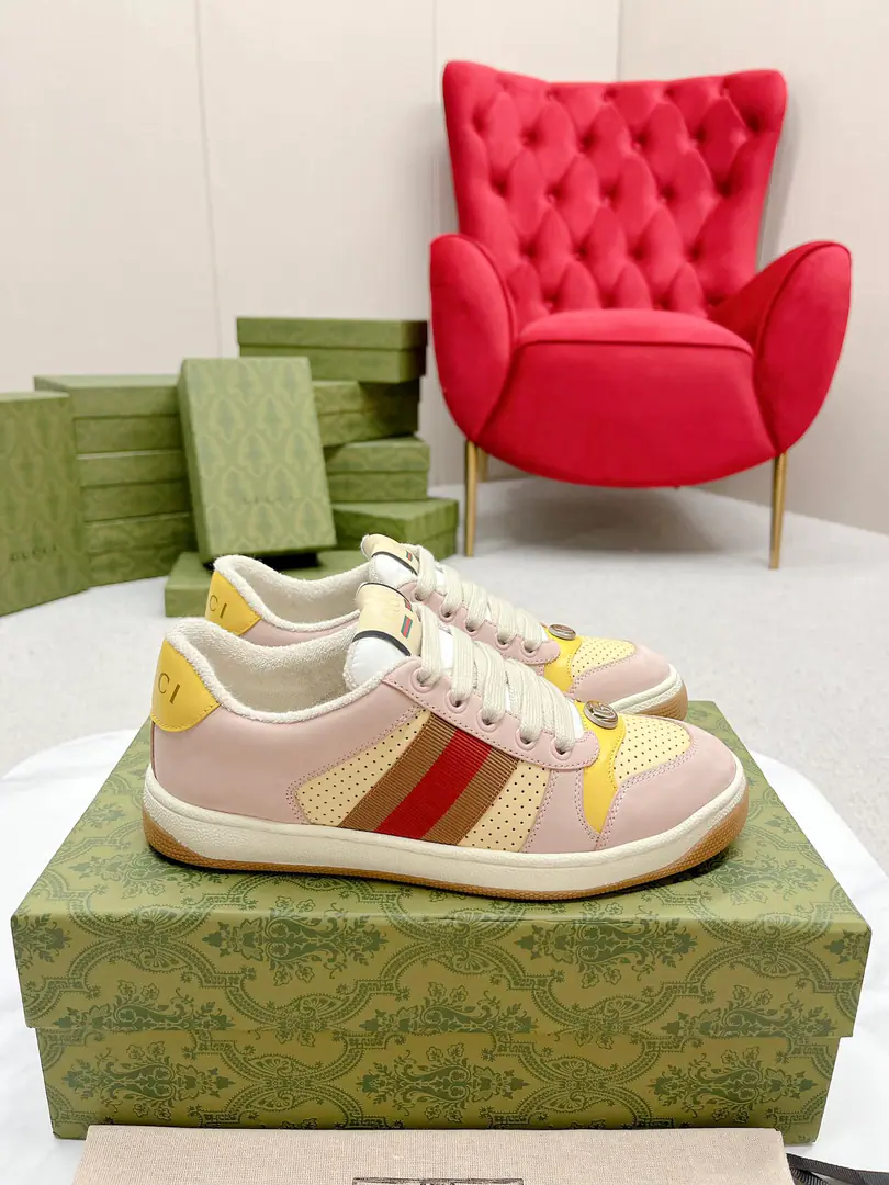 Gucci————Requisition version GGThe series makes old dirty shoes.-The money comes in.！ Ten to nine, I'll pay. Current！Current！Current！New Colour Plus Push-Market terminal version！ Procuring original development….Fabulous. Material Otsumi! Details are random.！ The model Schwartz is one-by-one, and the drill is one-by-one......Metal cherry locket.……Metal binaryGCrystal cylinders……GucciOriginal custom-made narrowband…… Super Flash Series—Flash diamond chain..Cherry decorations can be removed, One to two, one to two, one., ♪ To promote your personality ♪ Skins of colored cattle..The handwork is very qualitative., Bring your own sense of excellence.！ I'll do the details., I'll take a line.. The original towel is more delicate and soft and more comfortable., Pocket Steel Double OriginalTPUOtsumi!(Lower width, Upper Narrow) Appendible packaging⭐️ Codes: Women35-40 （Women41 Custom）