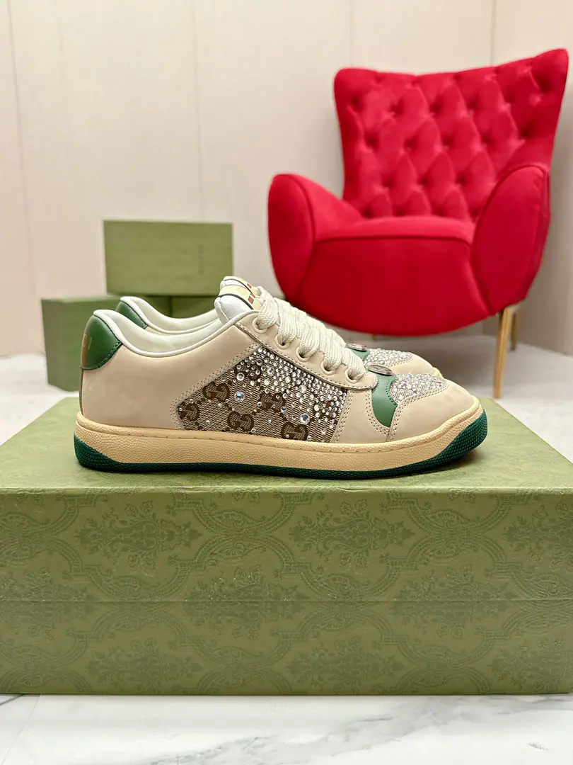 Women Gucci————Requisition version GGThe series makes old dirty shoes.-The money comes in.！ Ten to nine, I'll pay. Current！Current！Current！New Colour Plus Push-Market terminal version！ Procuring original development….Fabulous. Material Otsumi! Details are random.！ The model Schwartz is one-by-one, and the drill is one-by-one......Metal cherry locket.……Metal binaryGCrystal cylinders……GucciOriginal custom-made narrowband…… Super Flash Series—Flash diamond chain..Cherry decorations can be removed, One to two, one to two, one., ♪ To promote your personality ♪ Skins of colored cattle..The handwork is very qualitative., Bring your own sense of excellence.！ I'll do the details., I'll take a line.. The original towel is more delicate and soft and more comfortable., Pocket Steel Double OriginalTPUOtsumi!(Lower width, Upper Narrow) Appendible packaging⭐️ Codes: Women35-40 （Women41 ）