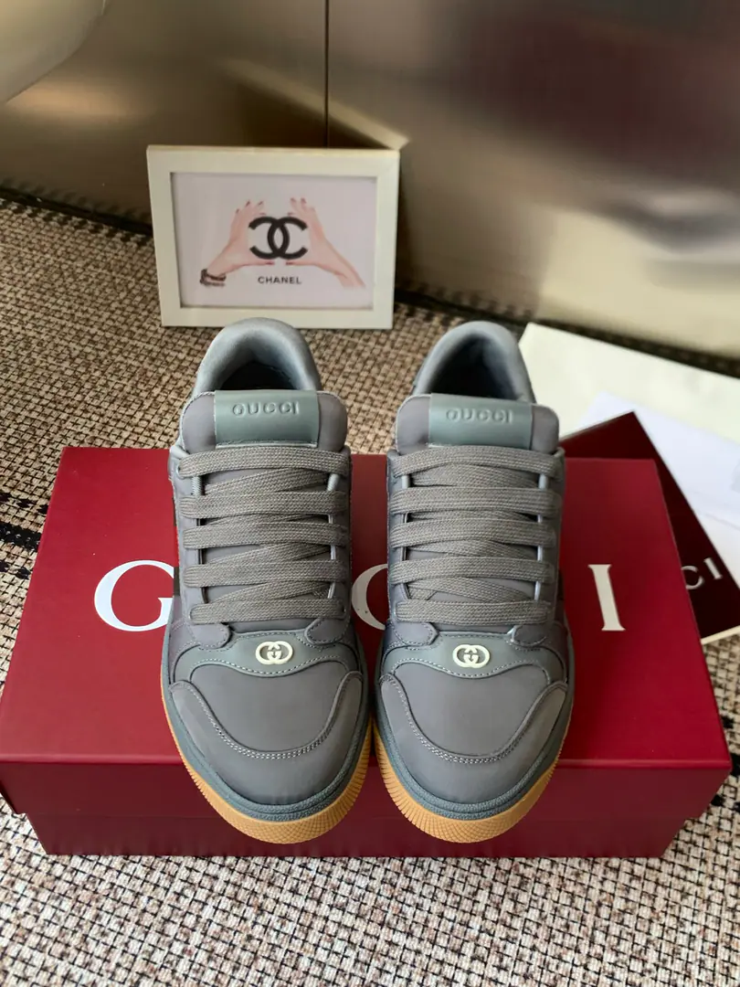 GUCCINew couple.👫 🆕Low Gang Sports Shoes Series®The old dirty shoes.〰️🔜This sneakers.70The classic sports shoes are the inspirational prototype.🔸The ancient school style and the face style of the nostalgia costumes have been in the air for decades., The concerts of different styles have inspired them.➰Use leather and classics.GGThe canvass are mixed., Decorative strips and retrogradesGuc～iMarking, After special treatment, The whole thing is a natural thing.. Size: 35-45（45Make a reservation.）