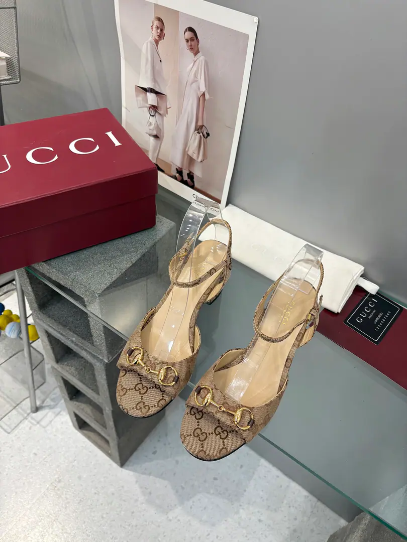 Plant prices Guch. Guccⅰ Classic girl shoes.:Original version 1-to-1 development, The shoes are carefully tuned., The fabric is original..Import of sheep's skin.The primer is a hardware bar. It's so delicate and impeccable.！ Lamb skin.: Inside and on foot. He's tall.:6.5, and.9.5Two heights optional Codes, 35-42（40.41 42Make a reservation.） Italy is a big-ass country., Original Packaging ！
