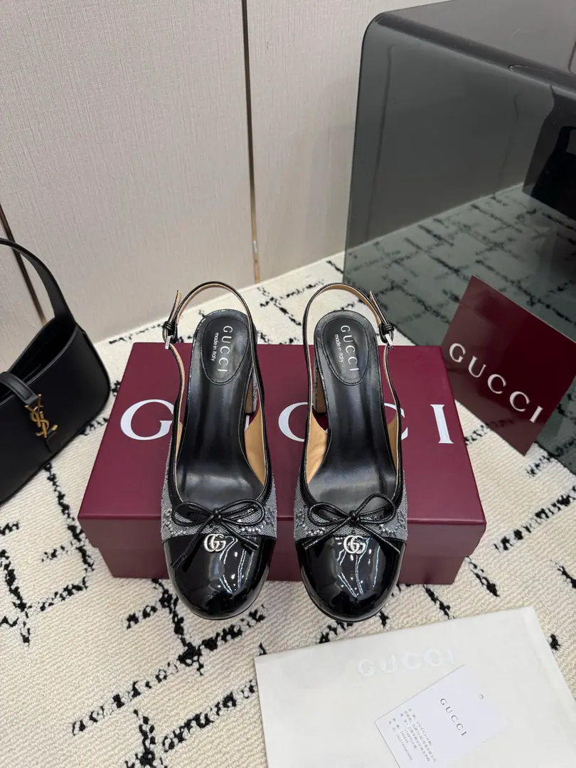 GUCCI26/- Morning. It's hot.💥The horse's got ballet shoes.·Showtime.🌵The new director's color and concept of reality.🪽Every color is super.𝐠𝐜🖤Angela's red nails are all the more remarkable.🥇The most famous ballerina shoes ever elected this year.🩰It's so elegant.～It's a very simple thing to do.！（✅Correct Colour, - It's a hardware., Perfectly consistent.）⚠️The difference between looking at the map on the market.😋 Shoe.: Bullskins., Cowboy. Uchi.: Imports🐑Skins of sheep. Shoes under the sole.: That's a big import. He's tall.: 8cm Codes: 35-39 （40.41.42Do it.） （Full package）