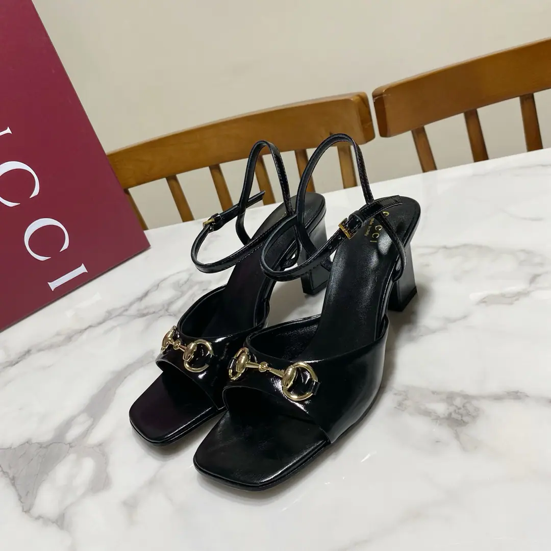 Gucci Guch. Square·YType·"Shoes with sandals.", The classic title buttons match., Always fashion..Brief.Atmosphere.A hundred. Shoe.🈶Metal skin/Cow-painted skin./Oil wax skin., The mats are dyed.🐑Lamb skin., That's a big one., Original to develop hardware cutter He's tall.: 7.5cm Codes: 35—39Code（34.40.41.42.43Do the code., No re-election.）